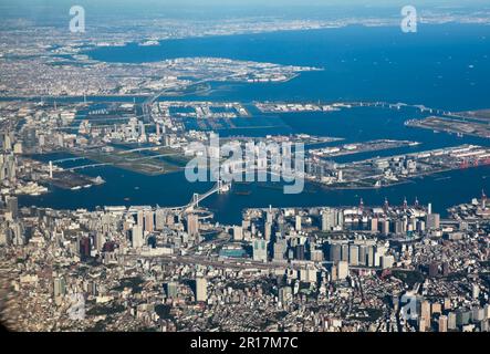 Luftaufnahme des Bahnhofs Shinagawa - Tokio Bay Area Stockfoto