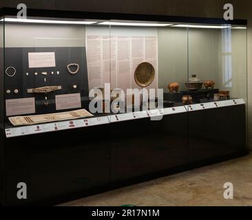 Ausstellung von zeremoniellen Objekten, archäologisches Museum der Maya, Fort San Jose, Campeche, Mexiko Stockfoto