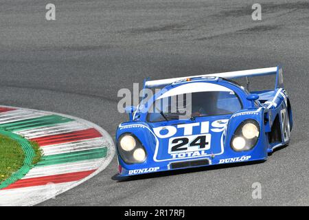 Scarperien, 2. April 2023: Rondeau M382. Jahr 1982 Ex Henri Pescarolo in Aktion während Mugello Classic 2023 auf dem Mugello Circuit in Italien. Stockfoto