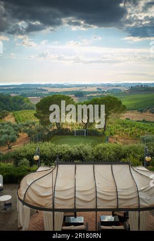 Blick von der Villa Curina in Castelnuovo Berardenga über die toskanische Landschaft Stockfoto