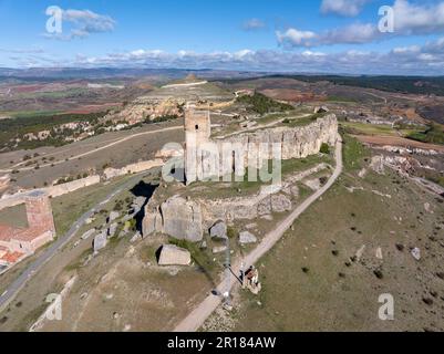 Homenaje-Turm von Schloss Atienza, mittelalterliche Festung des 12. Jahrhunderts (Route of Cid und Don Quixote), Provinz Guadalajara, Kastilien-La Mancha, Sp Stockfoto