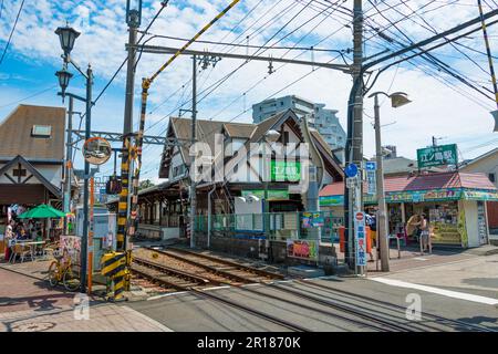 Enoden - Bahnhof Enoshima Stockfoto