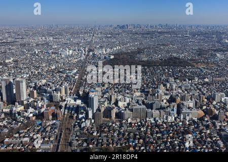 Luftaufnahme der Mitaka-Station aus Richtung West-Shinjuku Stockfoto