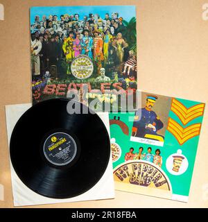 Sgt. Pepper's Lonely Hearts Club Band by the Beatles, Original Vinyl LP Album with Cut Outs Insert © Clarissa Debenham (Film Free Photography) / Alamy Stockfoto