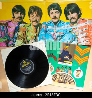 Sgt. Pepper's Lonely Hearts Club Band by the Beatles, Original Vinyl LP Album with Cut Outs Insert © Clarissa Debenham (Film Free Photography) / Alamy Stockfoto