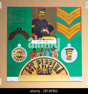 Sgt. Pepper's Lonely Hearts Club Band by the Beatles, Original Vinyl LP Album with Cut Outs Insert © Clarissa Debenham (Film Free Photography) / Alamy Stockfoto