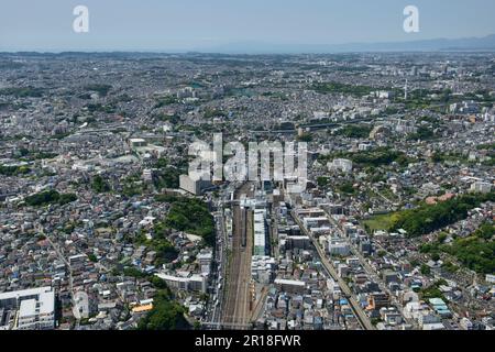 Hodogaya Station aus der Vogelperspektive von der Nordostseite in Richtung enoshima Stockfoto