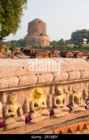 Dhamek Stupa, in Sarnath, nordöstlich von Varanasi, Uttar Pradesh, Indien. Stockfoto
