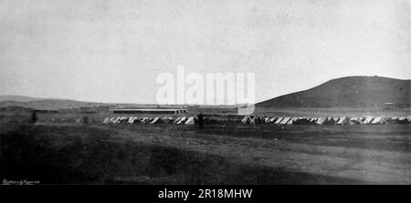 Der Burenkrieg, auch bekannt als der zweite Burenkrieg, der südafrikanische Krieg und der Anglo-Boer-Krieg. Dieses Bild zeigt: In Ladysmith: Eines der Lager in der Außenwelt. Originalfoto von ‚Navy and Army‘, c1899. Stockfoto
