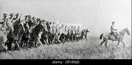 Der Burenkrieg, auch bekannt als der zweite Burenkrieg, der südafrikanische Krieg und der Anglo-Boer-Krieg. Dieses Bild zeigt, dass die Kolonialpfadfinder das Lager verlassen. Originalfoto eines ‚Militäroffiziers‘, c1899. Stockfoto