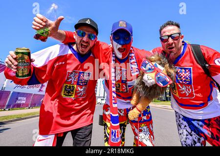 Riga, Lettland. 12. Mai 2023. Tschechische Hockeyfans vor der Weltmeisterschaft 2023 spielen Gruppe B gegen die Slowakei in Riga, Lettland, 12. Mai 2023. Kredit: David Tanecek/CTK Photo/Alamy Live News Stockfoto