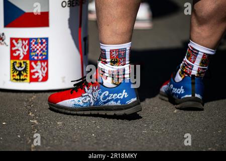 Riga, Lettland. 12. Mai 2023. Tschechische Hockeyfans vor der Weltmeisterschaft 2023 spielen Gruppe B gegen die Slowakei in Riga, Lettland, 12. Mai 2023. Kredit: David Tanecek/CTK Photo/Alamy Live News Stockfoto