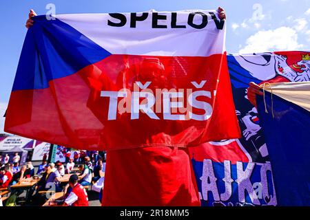 Riga, Lettland. 12. Mai 2023. Tschechische Hockeyfans vor der Weltmeisterschaft 2023 spielen Gruppe B gegen die Slowakei in Riga, Lettland, 12. Mai 2023. Kredit: David Tanecek/CTK Photo/Alamy Live News Stockfoto