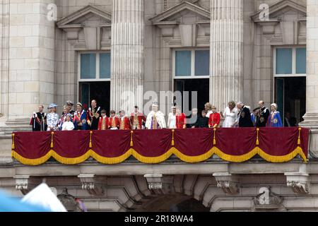 6. Mai 2023 - König Charles und Königin Gemahlin Camilla erscheinen auf dem Balkon des Buckingham Palace mit der Königlichen Familie nach seiner Krönung in London Stockfoto