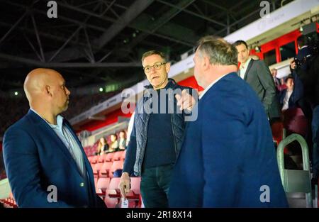 Links nach rechts: Axel KROMER (DHB, Sportdirektor), Trainer/Bundestrainer Alfred GISLASON (GER), Andreas MICHELMANN r. (DHB, Präsident), Handball, Ziehung für die Europameisterschaft 2024, am 10. Mai 2023 in Düsseldorf. Stockfoto