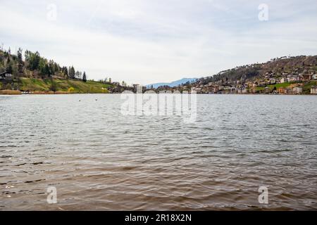 Blick von Baselga di Pine auf den See Serraia, Trentino Alto Adige, Italien Stockfoto