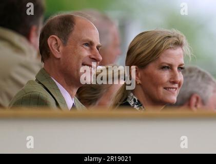 Der Herzog und die Herzogin von Edinburgh beobachten Lady Louise Windsor in einer Kutsche in der Castle Arena bei der Royal Windsor Horse Show in Windsor Castle, Berkshire. Foto: Freitag, 12. Mai 2023. Stockfoto