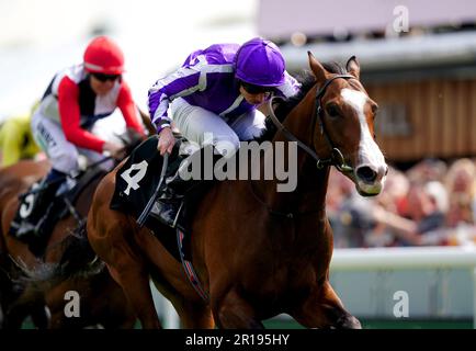 Point Lonsdale fuhr mit Jockey Ryan Moore auf dem Weg zum IRE-Incentive, IT Pays to Buy Irish Huxley Stakes während des Boodles May Festival Tote Chester Cup Day auf der Chester Racecourse. Foto: Freitag, 12. Mai 2023. Stockfoto