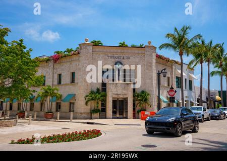 Palm Beach, FL, USA - 11. Mai 2023: Tiffany and Co auf Worth Avenue Palm Beach Stockfoto