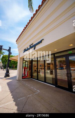 Palm Beach, FL, USA - 11. Mai 2023: Foto von Ferragamo, einem exklusiven Einzelhändler, der italienische Kleidung und Accessoires für Männer und Frauen verkauft Stockfoto