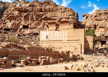 Jordanien. Archäologische Stätte Petra. Das Hadrianische Tor, auch bekannt als das Temenos-Tor Stockfoto