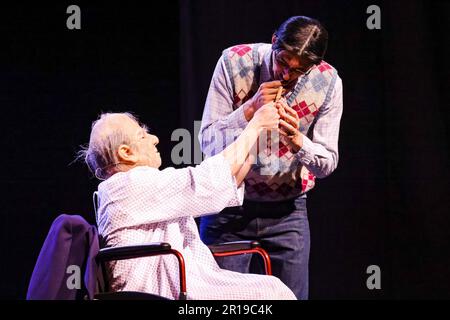 Francesco Mandelli und Fabrizio Biggio von I Soliti Idioti treten am 21. April 2023 live im Teatro degli Arcimboldi in Mailand auf (Foto: Alessandro Bremec/NurPhoto) Stockfoto