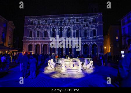 Bergamo, Italien. 18. Februar 2023. Eine allgemeine Übersicht über eine Installation anlässlich der Eröffnung des Festival Light is Life anlässlich des Bergamo Brescia, der italienischen Kulturhauptstadt 2023 in Bergamo am 17. Februar 2023 in Mailand, Italien. (Foto von Alessandro Bremec/NurPhoto)0 Kredit: NurPhoto SRL/Alamy Live News Stockfoto