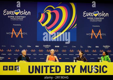 Pressekonferenz mit Gastgebern (von links nach rechts) Graham Norton, Hannah Waddingham Julia Sanina und Alesha Dixon vor dem Finale des Eurovision Song Contest am Samstag in der M&S Bank Arena in Liverpool. Foto: Freitag, 12. Mai 2023. Stockfoto