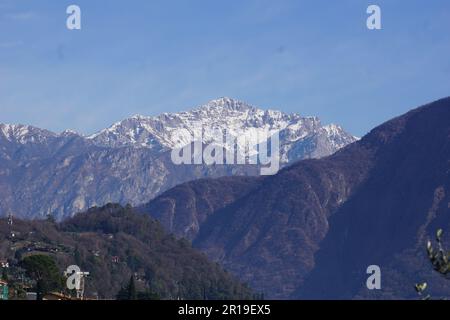 Berggipfel rund um den Comer See Stockfoto