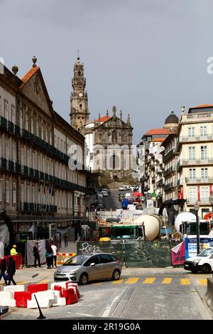 Baustelle für neues Pink Line Metro-Projekt auf der Prada Liberdade neben dem Bahnhof Sao Bento, Porto/Porto, Portugal Stockfoto