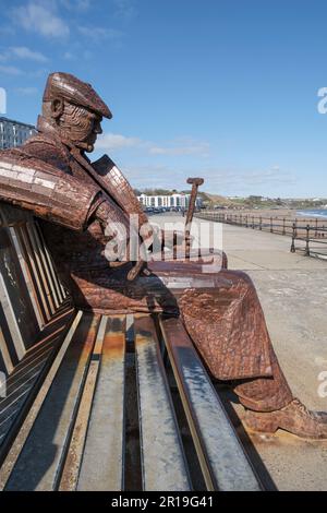 Freddie Gilroy und die Belsen Stragglers Skulptur von Ray Lonsdale, North Bay, Scarborough, Yorkshire Stockfoto