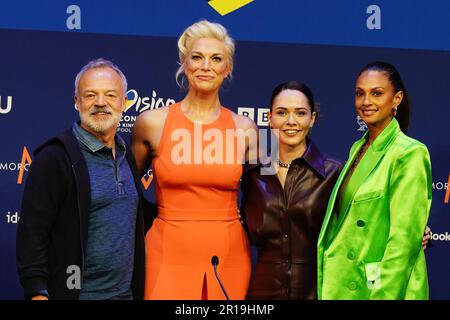 Pressekonferenz mit Moderatoren (von links nach rechts) Graham Norton, Hannah Waddingham, Julia Sanina und Alesha Dixon vor dem Finale des Eurovision Song Contest am Samstag in der M&S Bank Arena in Liverpool. Foto: Freitag, 12. Mai 2023. Stockfoto