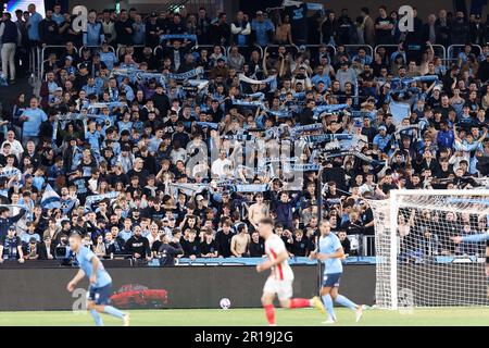 Sydney, Australien. 12. Mai 2023. Fans des Sydney FC zeigen ihre Unterstützung beim Halbfinale zwischen dem Sydney FC und Melbourne City im Allianz Stadium am 12. Mai 2023 in Sydney, Australien. Gutschrift: IOIO IMAGES/Alamy Live News Stockfoto