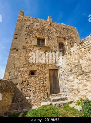 Die befestigte Santuari de la Mare de Deu del Puig auf dem Gipfel von Puig de Maria außerhalb von Pollenca im Tramuntana-Gebirge von Mallorca Spanien Stockfoto