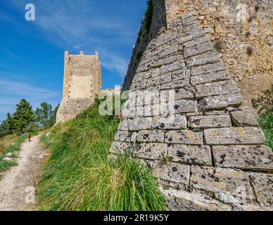 Die befestigte Santuari de la Mare de Deu del Puig auf dem Gipfel von Puig de Maria außerhalb von Pollenca im Tramuntana-Gebirge von Mallorca Spanien Stockfoto