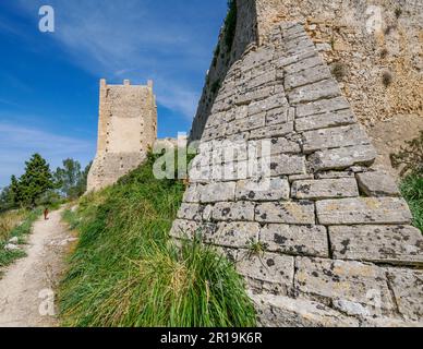 Die befestigte Santuari de la Mare de Deu del Puig auf dem Gipfel von Puig de Maria außerhalb von Pollenca im Tramuntana-Gebirge von Mallorca Spanien Stockfoto