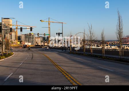 Seattle, USA. 27. April 2023. Die neue Alaska Way Straße, die am Ufer eröffnet wird. Stockfoto