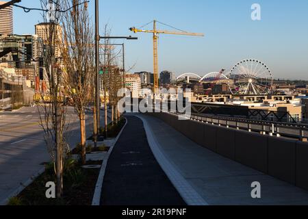 Seattle, USA. 27. April 2023. Die neue Alaska Way Straße, die am Ufer eröffnet wird. Stockfoto