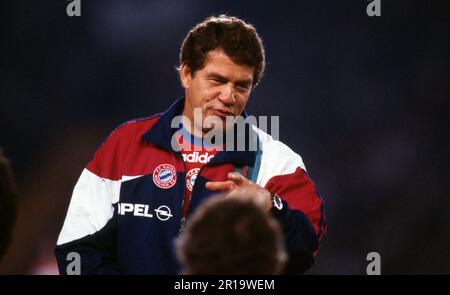 Kaiserslautern, Deutschland. 12. Mai 2023. firo: Fußball: Fußball: Fotos archivieren, Foto archivieren, Bilder archivieren, 1. Bundesliga Staffel 1995/1996, 95/96, FC Bayern München Otto Rehhagel, Trainer, halbe Figur Gutschrift: dpa/Alamy Live News Stockfoto