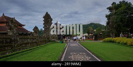 Pura Ulun Danu Beratan (Pura Ulun Danu Bratan oder Pura Bratan ), ein wichtiger Hindu-Shaivite-Tempel in Bali am Ufer des Bratan-Sees Stockfoto