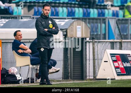 Den Bosch, Niederlande. 12. Mai 2023. DEN BOSCH, NIEDERLANDE - 12. MAI: 4. offizieller Haico Michielsen während des Keuken Kampioen Divisie-Spiels zwischen dem FC Den Bosch und dem Almere City FC im Stadion De Vliert am 12. Mai 2023 in Den Bosch, Niederlande (Foto: Ben Gal/Orange Pictures) Guthaben: Orange Pics BV/Alamy Live News Stockfoto