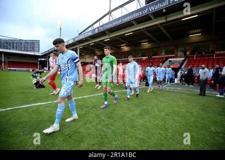 Coventry-Spieler gehen vor dem Birmingham Senior Cup-Finale im Poundland Bescot Stadium, Walsall. Foto: Freitag, 12. Mai 2023. Stockfoto