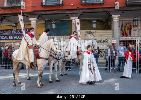 Mitglieder der Cofradía de las Siete Palabras während einer Semana-Santa-Prozession in Valladolid, Spanien Stockfoto