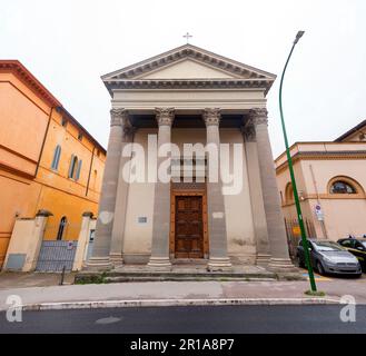 Siena, Italien - 7. April 2022: Außenansicht und Eingang der Chiesa Evangelica Valdese, Evangelische Kirche Valdese auf der Viale Curtatone in Siena, T. Stockfoto