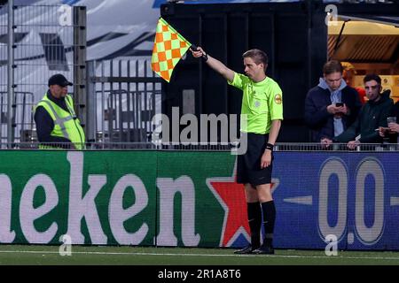 Den Bosch, Niederlande. 12. Mai 2023. DEN BOSCH, NIEDERLANDE - MAI 12: Stellvertretender Schiedsrichter Joris Westhof während des Keuken Kampioen Divisie-Spiels zwischen dem FC Den Bosch und dem Almere City FC im Stadion De Vliert am 12. Mai 2023 in Den Bosch, Niederlande (Foto: Ben Gal/Orange Pictures) Guthaben: Orange Pics BV/Alamy Live News Stockfoto