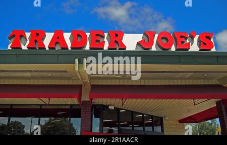 Händler Joes Lebensmittelgeschäft Schild in Castro Valley, Kalifornien Stockfoto