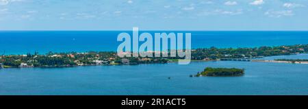 Palm Beach, Florida, USA - 11. Mai 2023: Luftfoto Mar A Lago im Besitz des ehemaligen Präsidenten Donald Trump Stockfoto