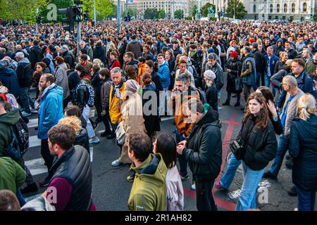 12. Mai 2023, Belgrad, Serbien, Protest gegen Gewalt, die durch Massenschießereien in der Belgrader Schule und in Mladenovac, Stadt bei Belgrad, ausgelöst wurde Stockfoto