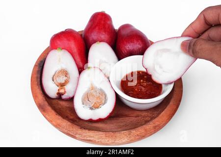 Rose Äpfel isoliert auf weißem Hintergrund Stockfoto