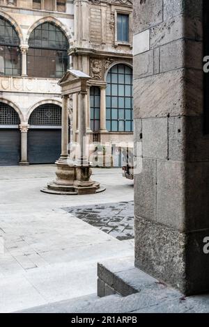 Brunnen aus dem 16. Jahrhundert auf der Piazza dei Mercanti zwischen der Piazza del Duomo und der Piazza Cordusio, einem Markt im Mittelalter, in Mailand, Italien Stockfoto